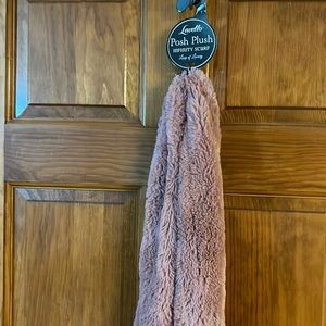 New Lavello  zoos Plush Infinity Scarf NWT